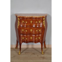 路易十五風格的抽屜櫃，鍍金青銅鑲嵌