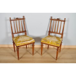 一對路易十六胡桃木風格的椅子，1900年