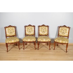 四把路易十五風格的胡桃木椅子，1900年
