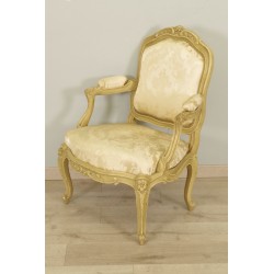 底盤風格路易XV椅子。