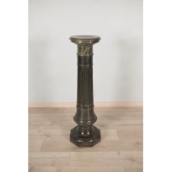 路易十六風格的大理石柱